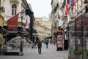 Liber la blocuri între case în centrul vechi din București